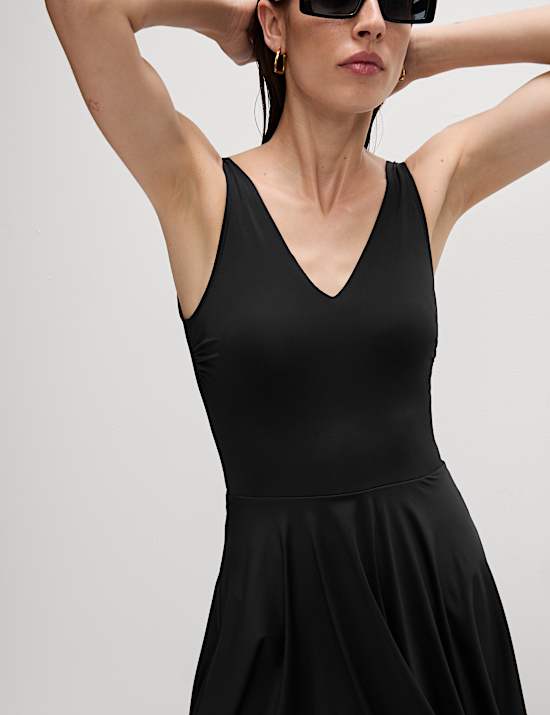 Zwemjurk met V-hals en gevulde cups