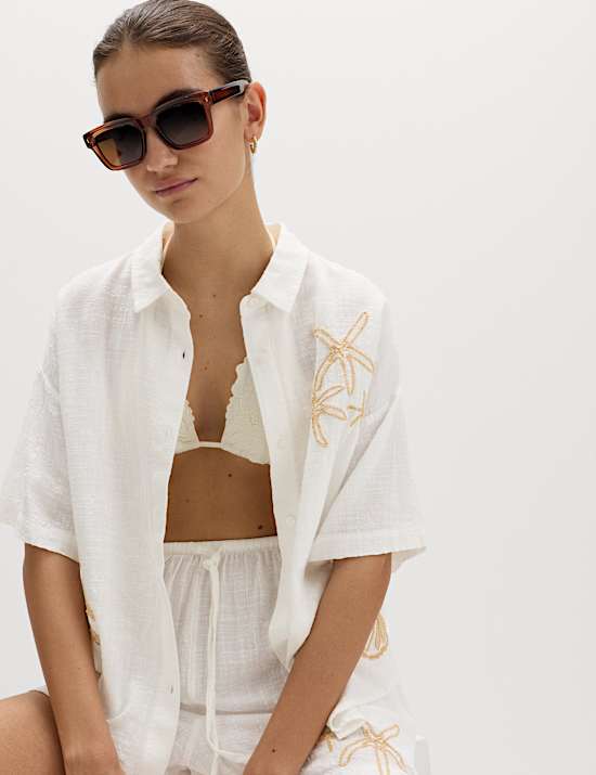 Vy&scaron;&iacute;van&aacute; pl&aacute;žov&aacute; ko&scaron;ile s kr&aacute;tk&yacute;m ruk&aacute;vem s vysok&yacute;m pod&iacute;lem bavlny