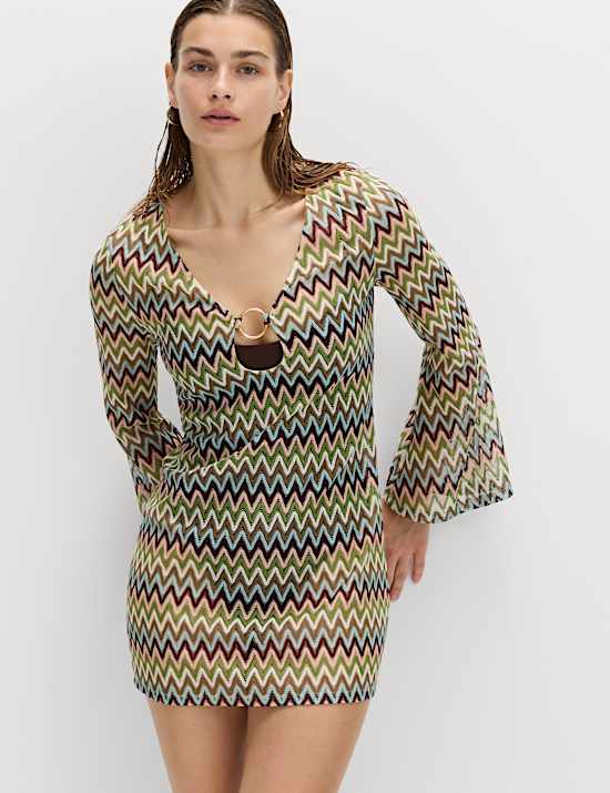Robe de plage coupe courte &agrave; col en V et motif textur&eacute;