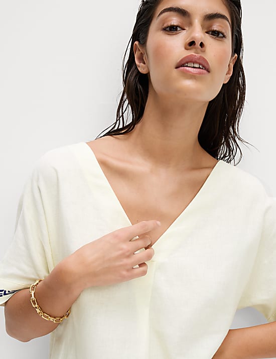 שמלת מידי רב-עונתית מבד עשיר בפשתן עם הדפס וצווארון וי