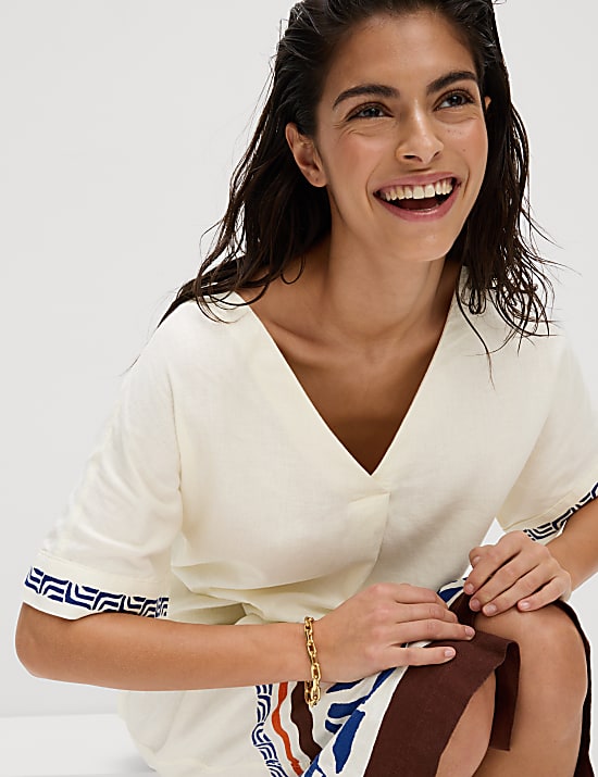 שמלת מידי רב-עונתית מבד עשיר בפשתן עם הדפס וצווארון וי