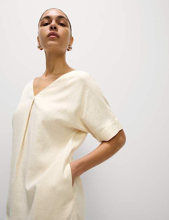 Robe tube coupe courte &agrave; col en V en lin