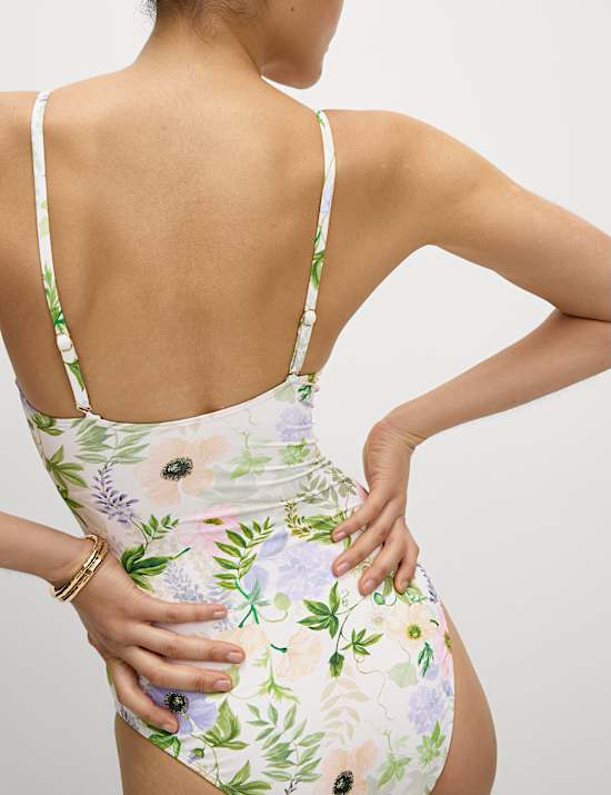 Ba&ntilde;ador escotado con sujeci&oacute;n del vientre y estampado de palmeras