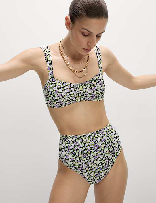 Bas de bikini taille haute, effet ventre plat