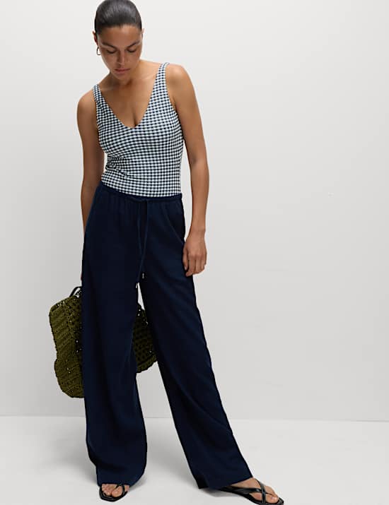 Maillot de bain plongeant texturé à carreaux Vichy noué dans le dos