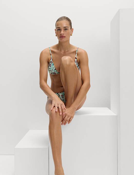 Haut de bikini triangle avec détail bordure imprimée