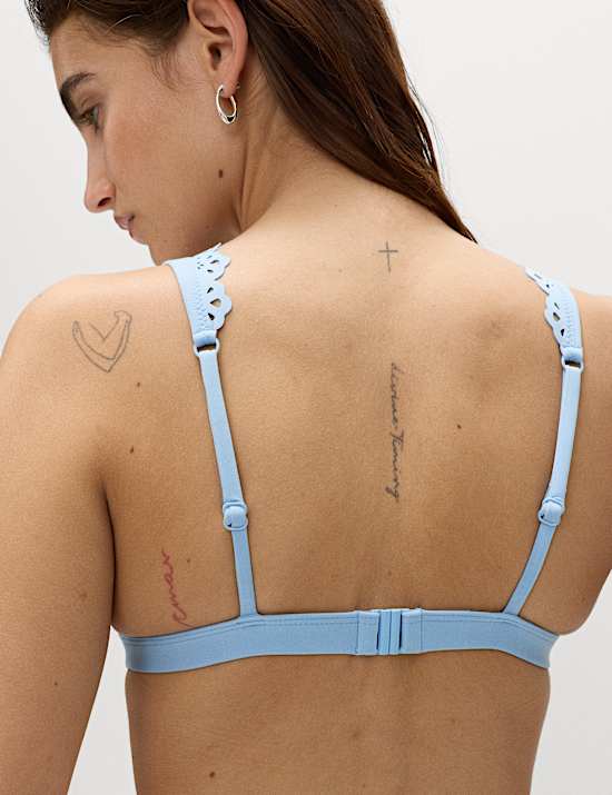 Plunge-bikinitop met gevormde en gevulde cups en broderie