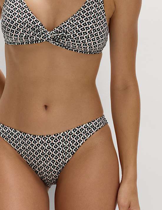 Hoog uitgesneden bikinibroekje met print