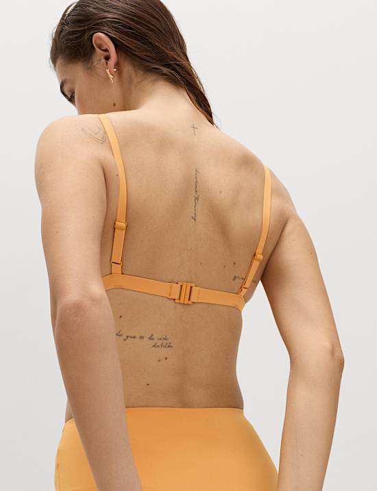 Haut de bikini plongeant sculptant &agrave; col en V