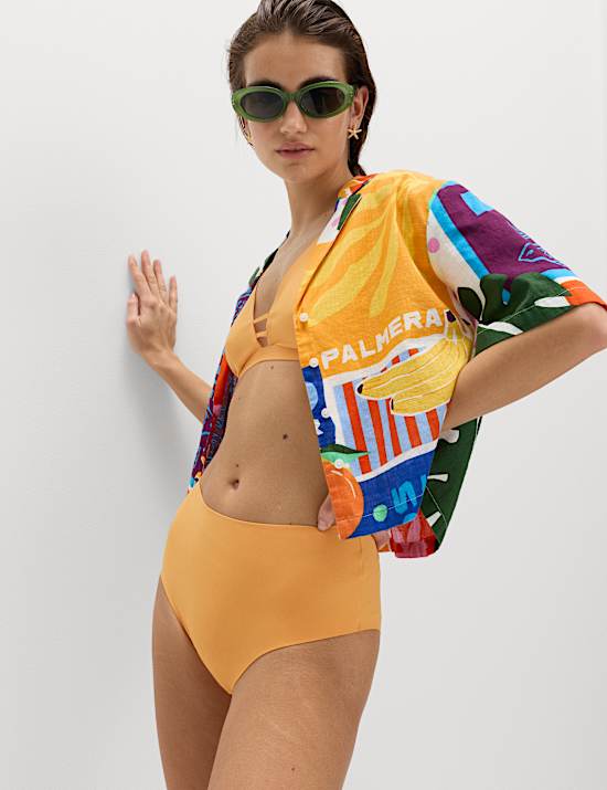 Haut de bikini plongeant sculptant &agrave; col en V