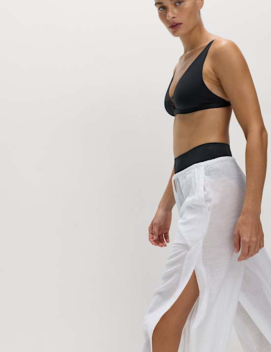 Sculpt-Bikinioberteil mit tiefem V-Ausschnitt