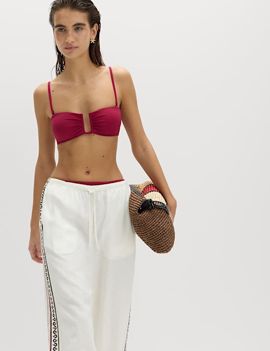 Gepolstertes Bandeau-Bikinioberteil mit U-f&ouml;rmiger Aussparung