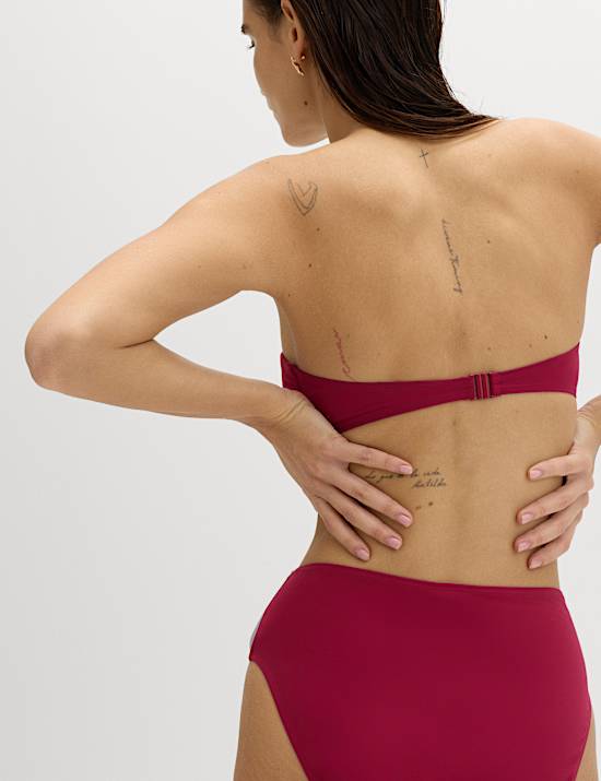 Gepolstertes Bandeau-Bikinioberteil mit U-f&ouml;rmiger Aussparung