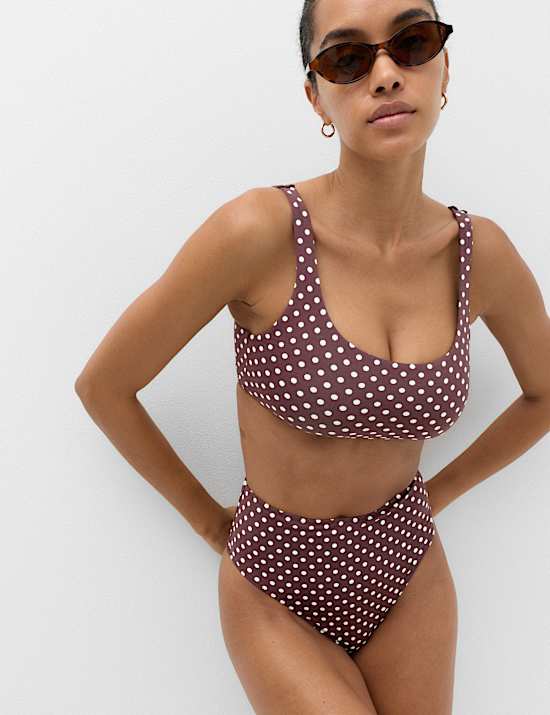 Korte bikinitop met lage ronde hals en print