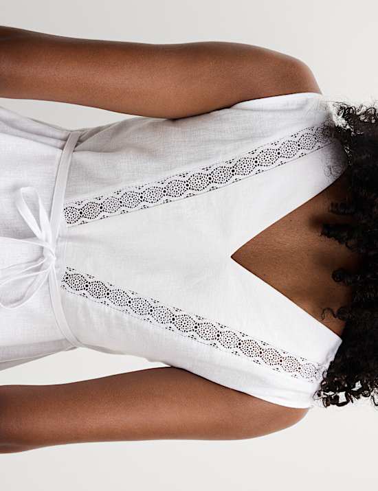 שמלת מיני רב-עונתית מבד עשיר בפשתן עם צווארון וי