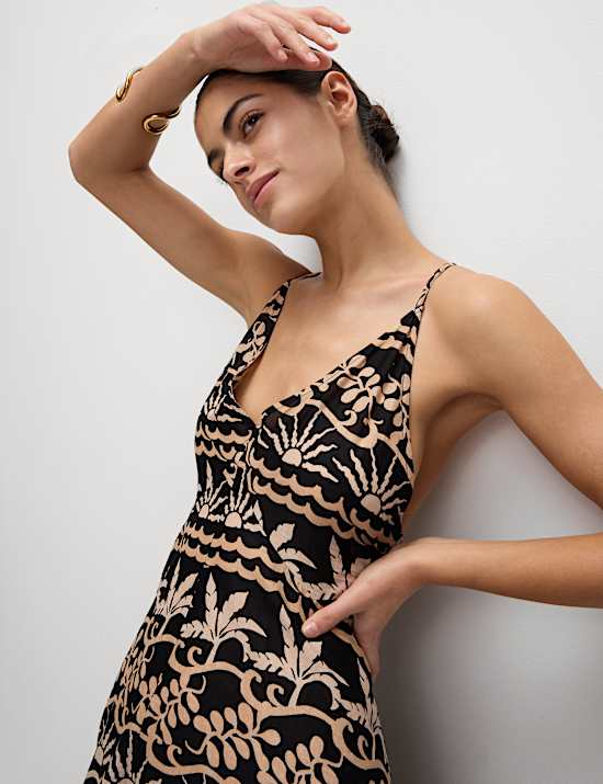 שמלת חוף מכותנה טהורה עם הדפס וצווארון וי