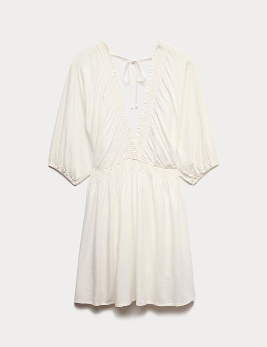 שמלת חוף מיני בשילוב פשתן עם מחשוף וי וכיווצים