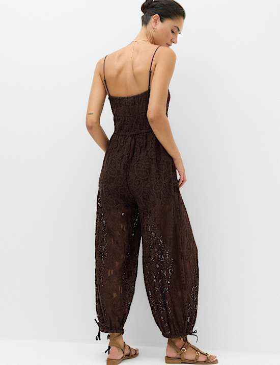 Balloon-Jumpsuit mit hohem Baumwollanteil und Spitzendetail