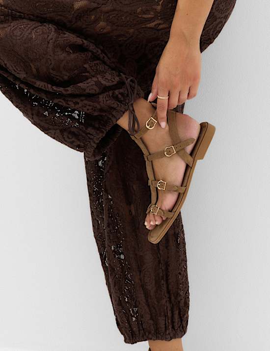 Balloon-Jumpsuit mit hohem Baumwollanteil und Spitzendetail
