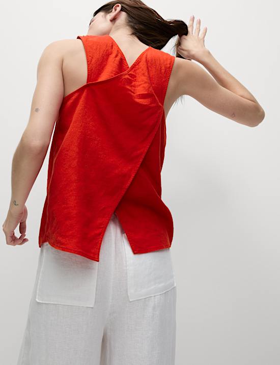 Podkoszulek z mieszanki z przewagą lnu krzyżowany na plecach