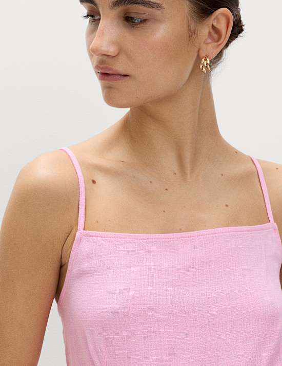 Robe tube coupe courte en lin &agrave; encolure carr&eacute;e