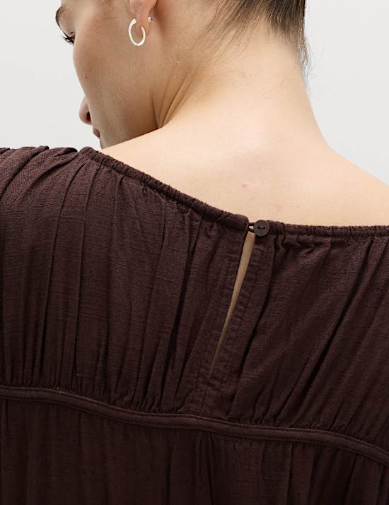 Robe longue ruch&eacute;e &agrave; taille ajust&eacute;e avec lin