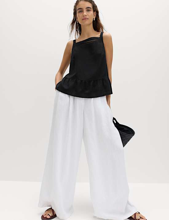 Top en lin &agrave; encolure carr&eacute;e et empi&egrave;cement en dentelle