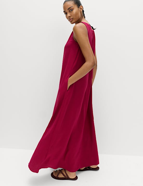 Robe tube longue en lin &agrave; d&eacute;tail de perles