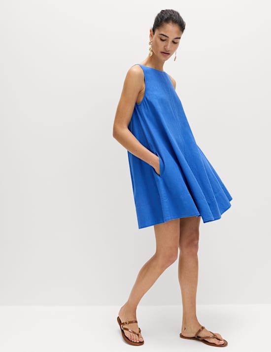 Robe coupe courte et ample en lin &agrave; d&eacute;collet&eacute; rond