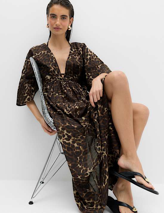 Puur katoenen bedrukte, doorschijnende kaftan met V-hals.
