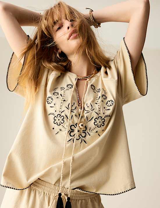 Bestickte Bluse aus reiner Baumwolle mit Bindekragen