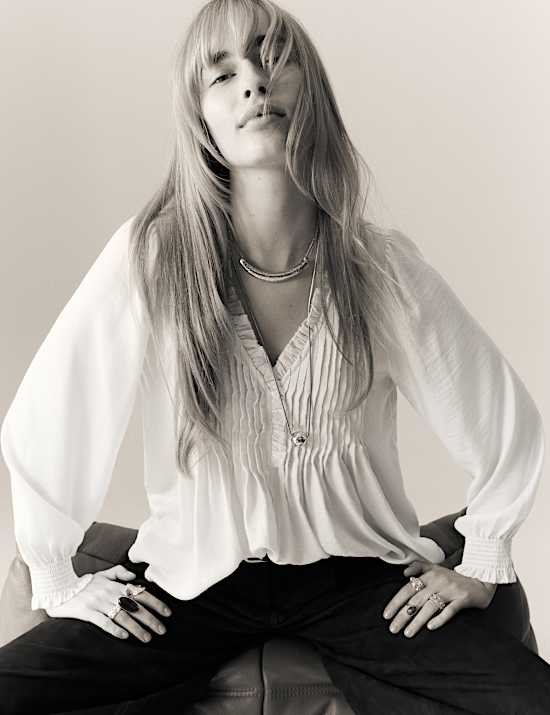 Langarmbluse mit gerüschtem V-Ausschnitt