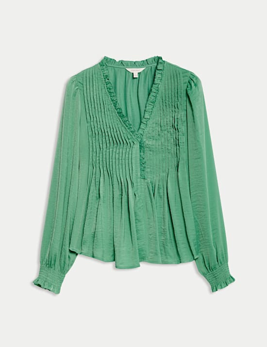 Σατέν μπλούζα με πλισέ λεπτομέρεια, λαιμόκοψη V και βολάν