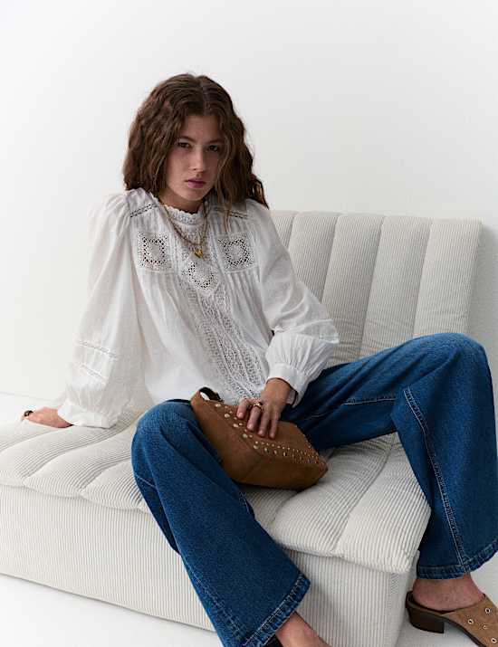 Bluse aus reiner Baumwolle mit Rundhalsausschnitt und Spitze vorne