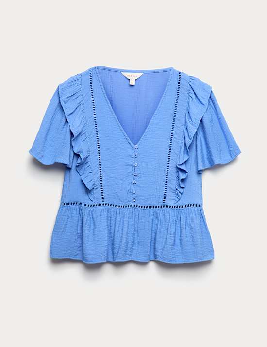 Blouse en tissu double &agrave; empi&egrave;cement fleuri et volants