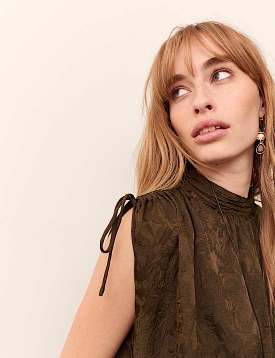 Crinkle Jacquard Ruched Shoulder Top