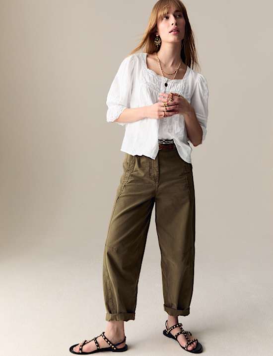 Bluse mit hohem Baumwollanteil, eckigem Ausschnitt, Puffärmeln und Spitzendetail