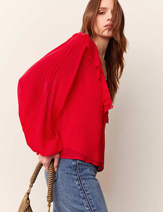 Blusa con cuello en pico con volantes delanteros y lazo