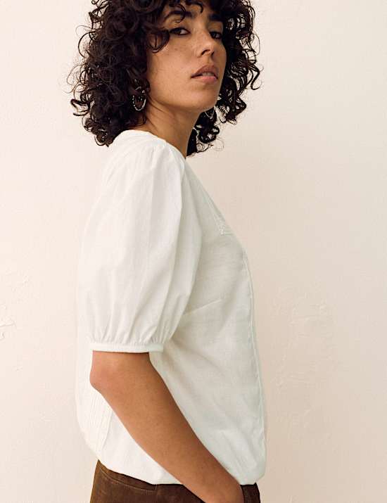 Zuiver katoenen blouse met figuurnaad en kanten inzet