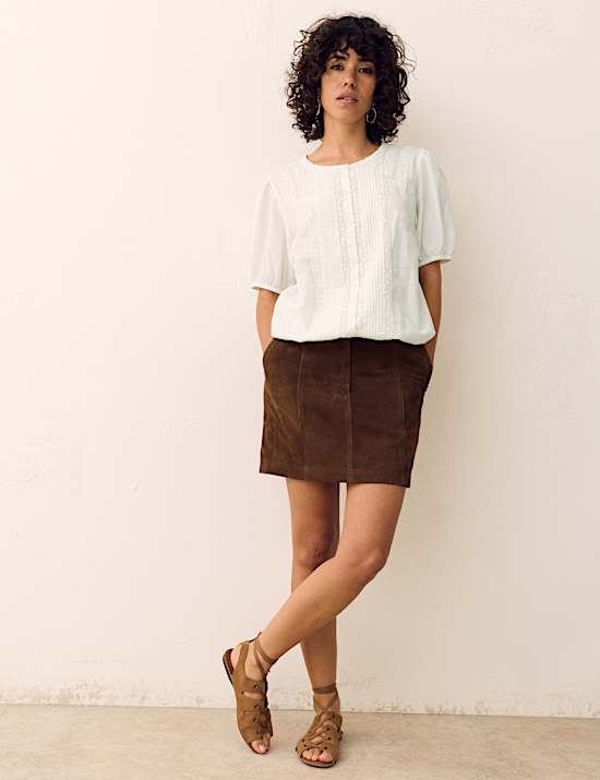 Zuiver katoenen blouse met figuurnaad en kanten inzet