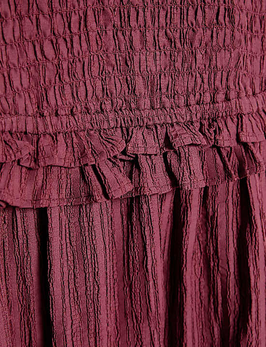 Midi šaty s volánkem a výstřihem