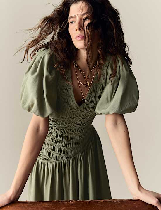 Textured V-Neck Puff Sleeve Midaxi Shirred Dress