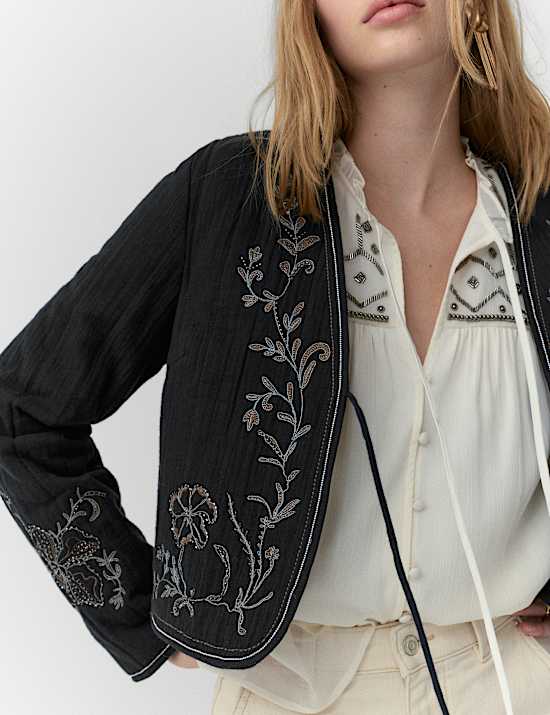 Jacke aus reiner Baumwolle mit Verzierung und Bindeschleife vorne