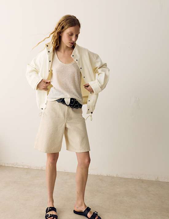 Veste pratique coupe d&eacute;contract&eacute;e en jean &agrave; d&eacute;tail surpiq&ucirc;re crois&eacute;e