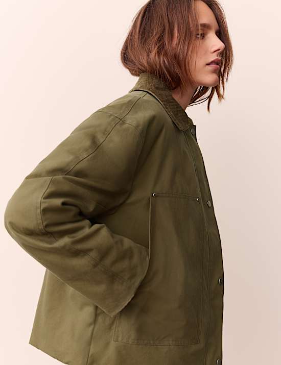 Chaqueta corta con efecto encerado