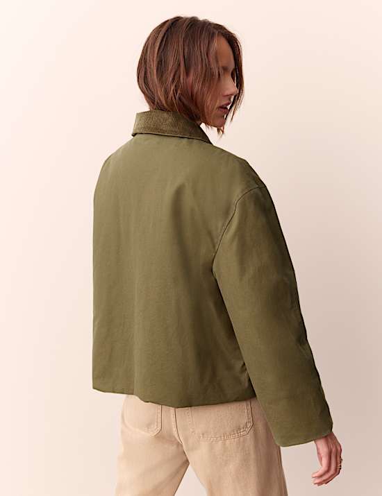 Chaqueta corta con efecto encerado