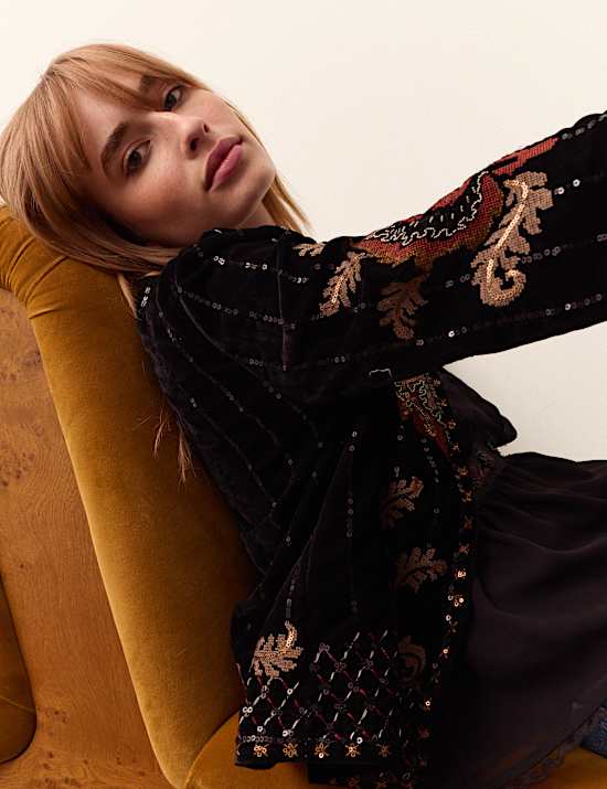 Velvet Embellished Crew Neck Short Jacket