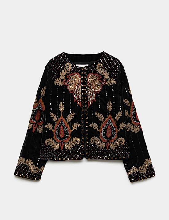 Chaqueta corta de cuello cerrado con adornos de terciopelo