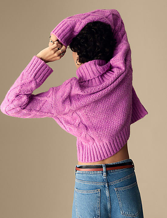 Jersey de punto trenzado con cuello vuelto con lana