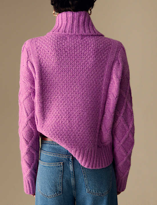 Jersey de punto trenzado con cuello vuelto con lana